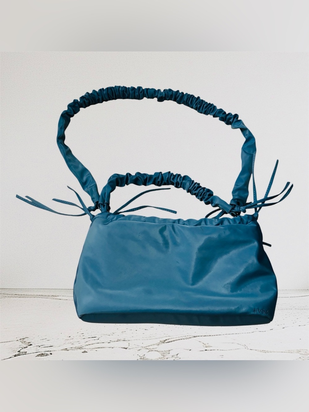 Hvisk vegan leather Bag with Stretch Handles